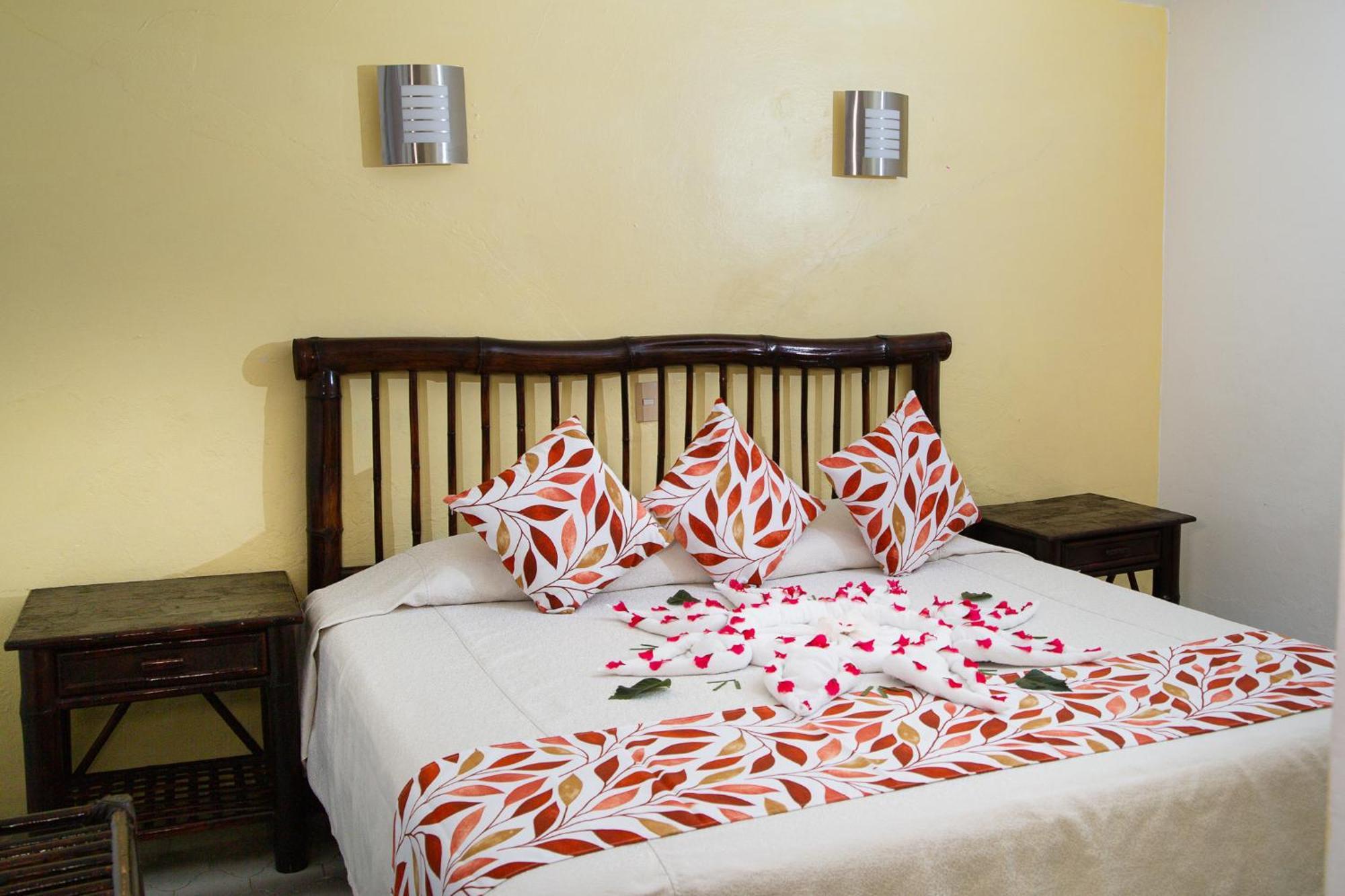 Hotel Zihua Caracol Zihuatanejo Exterior photo